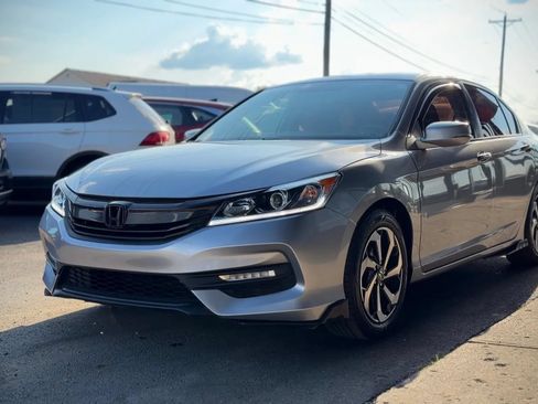 Used 2017 Honda Accord EX image 5