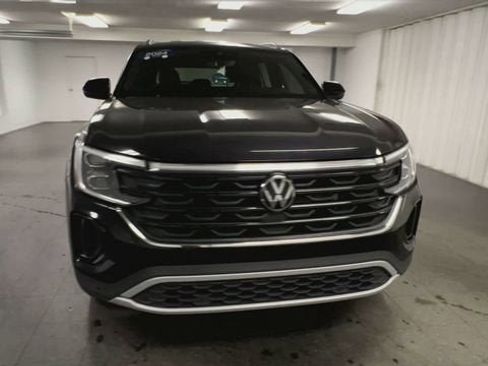 Used 2024 Volkswagen Atlas Cross Sport SE AWD/4WD image 3