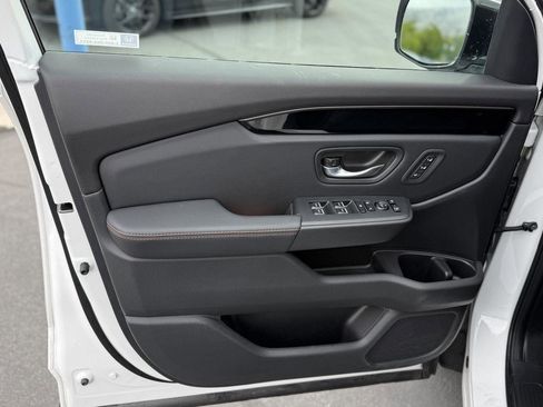 Certified 2025 Honda Pilot TrailSport image 15