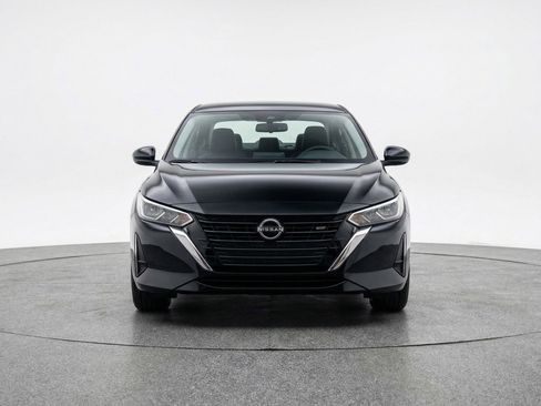 Used 2025 Nissan Sentra SV FWD image 2