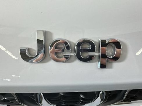 Used 2023 Jeep Grand Cherokee L Laredo w/ Luxury Tech Group I AWD/4WD image 8