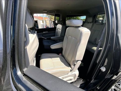 Used 2022 Jeep Wagoneer Series III w/ Flexible Seating Group image 22