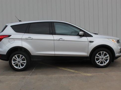 Used 2019 Ford Escape SE image 3