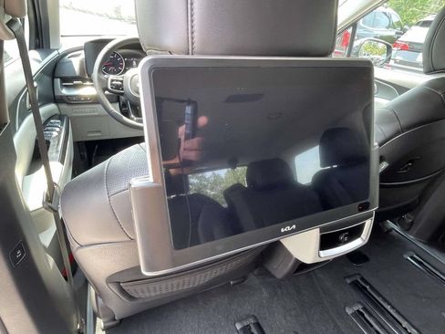 Used 2023 Kia Carnival LX FWD image 11