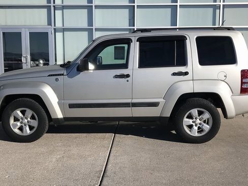 Used 2009 Jeep Liberty Sport w/ Popular Equipment Group image 4