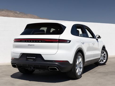 Certified 2025 Porsche Cayenne AWD/4WD image 7
