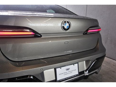 Used 2025 BMW 740i RWD image 31