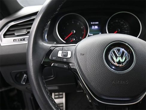 Used 2021 Volkswagen Tiguan SE R-Line w/ 3-Row Tiguan MDO Package image 2