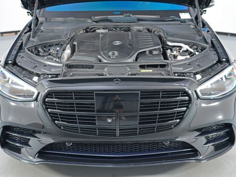 Used 2022 Mercedes-Benz S 500 4MATIC w/ AMG Line Package image 8