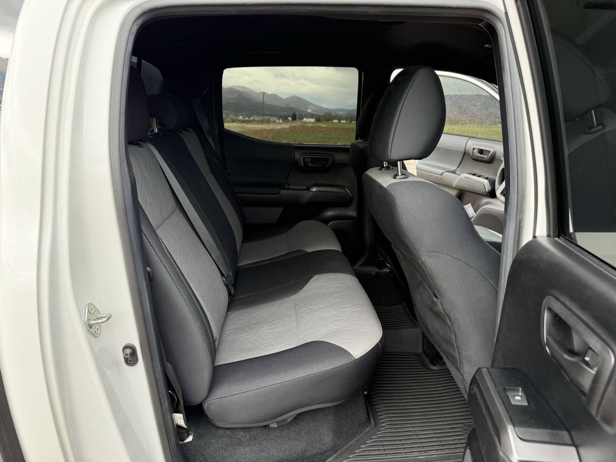 Used 2021 Toyota Tacoma TRD Off-Road w/ Technology Package AWD/4WD image 31