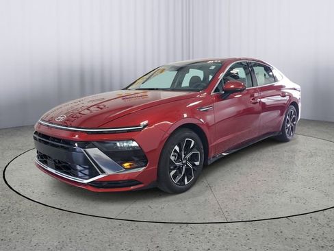 Used 2025 Hyundai Sonata SEL FWD image 2