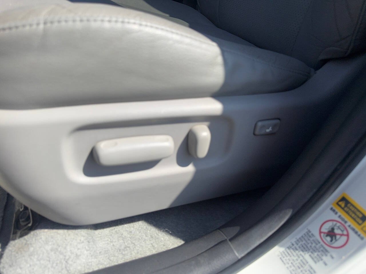 Used 2011 Toyota RAV4 Limited w/ Limited Extra Value Pkg FWD image 17