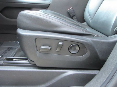 Used 2021 Chevrolet Suburban Z71 AWD/4WD image 35