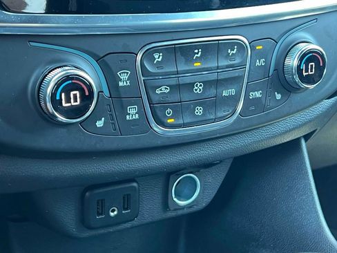 Used 2023 Chevrolet Traverse LT AWD/4WD image 33