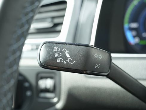 Used 2019 Volkswagen e-Golf SEL Premium image 43