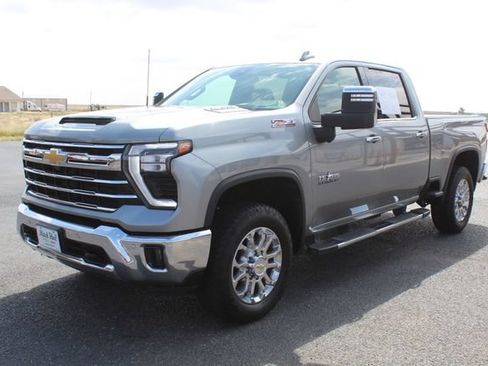 Used 2025 Chevrolet Silverado 2500 LTZ w/ LTZ Texas Edition AWD/4WD image 11