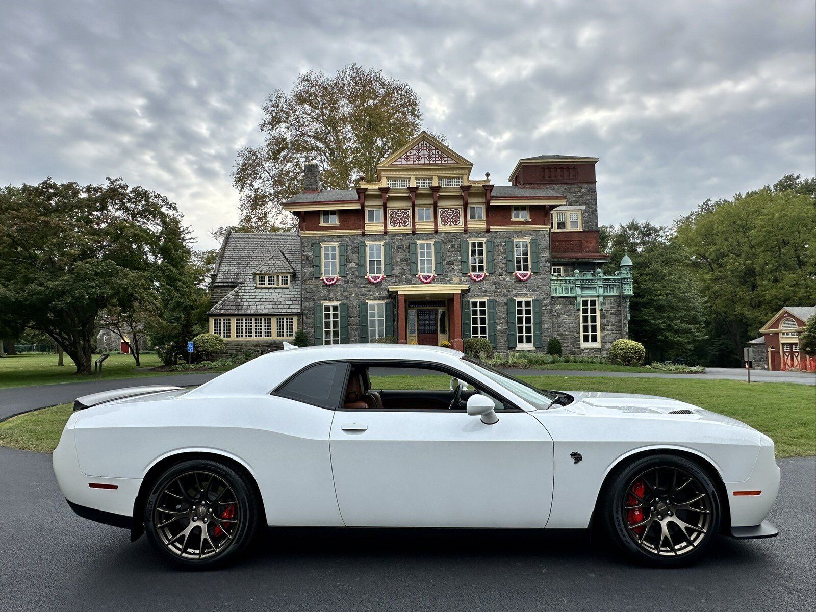 Used 2015 Dodge Challenger SRT Hellcat RWD image 12