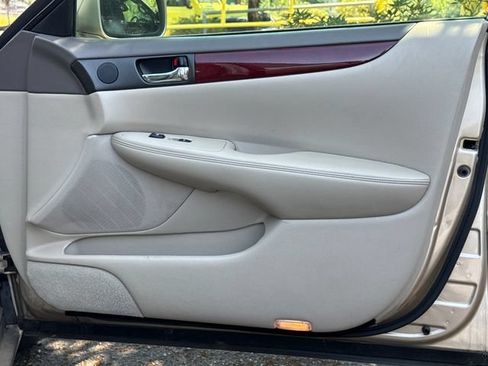 Used 2004 Lexus ES 330 FWD image 19