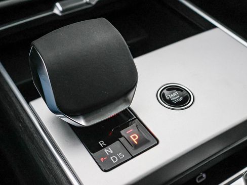 New 2025 Land Rover Range Rover Long Wheelbase SE image 35