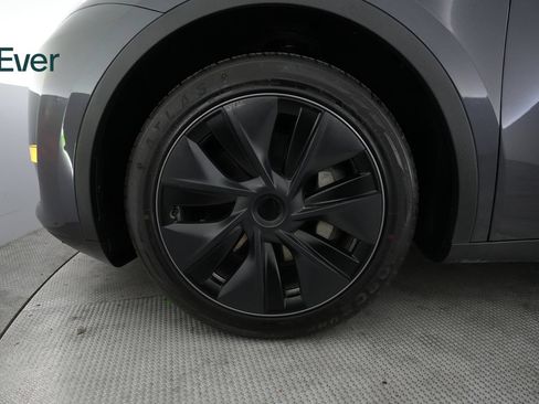 Used 2024 Tesla Model Y Long Range RWD image 19