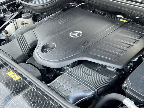 Used 2024 Mercedes-Benz GLS 450 4MATIC w/ AMG Line Exterior image 39