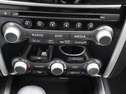 Used 2020 Nissan Pathfinder SV image 24