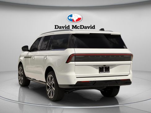 Used 2026 Lincoln Navigator Reserve image 4