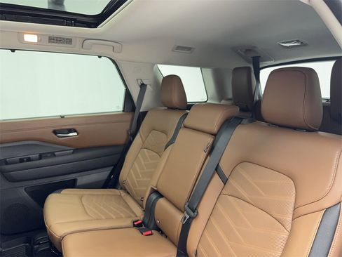 Used 2024 Nissan Pathfinder Platinum w/ Cargo Package image 34