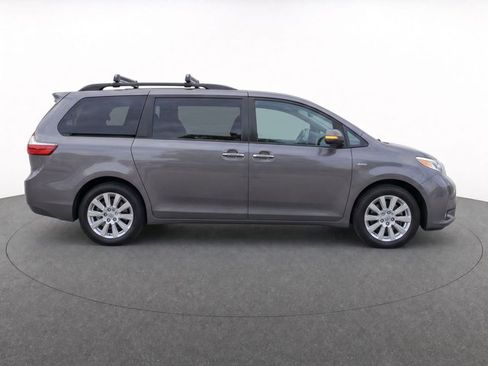 Used 2017 Toyota Sienna Limited AWD/4WD image 8