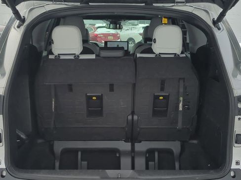Used 2025 Toyota Sienna XSE image 36