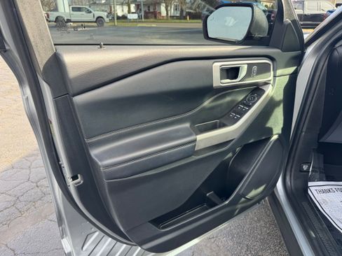 Used 2023 Ford Explorer XLT image 14