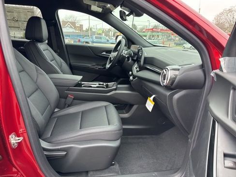 New 2026 Chevrolet Equinox LT w/ Convenience Package II FWD image 9