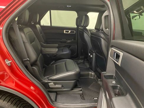 Used 2020 Ford Explorer XLT w/ Equipment Group 202A AWD/4WD image 17