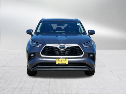 Used 2020 Toyota Highlander XLE AWD/4WD image 2
