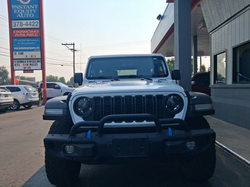Used 2023 Jeep Wrangler Unlimited Rubicon 4xe AWD/4WD image 3
