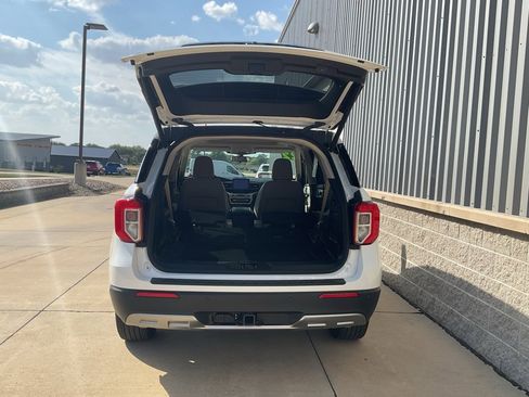 Used 2022 Ford Explorer XLT w/ Equipment Group 202A image 26