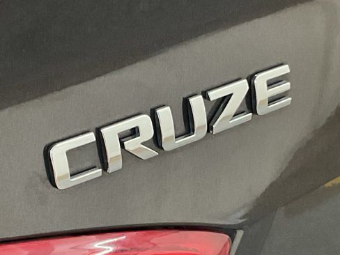 Used 2017 Chevrolet Cruze LT w/ Sun And Sound Package FWD image 23