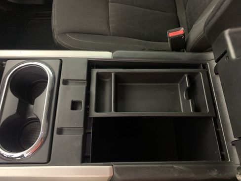 Used 2017 Nissan Titan SV image 29