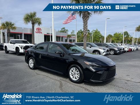 Used 2025 Toyota Camry LE FWD image 1