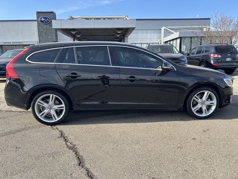 Used 2017 Volvo V60 T5 Platinum w/ Climate Package image 8