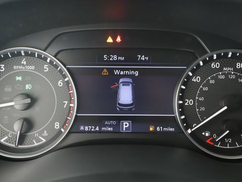 Used 2024 Nissan Armada SL w/ Captain's Chairs Package image 18