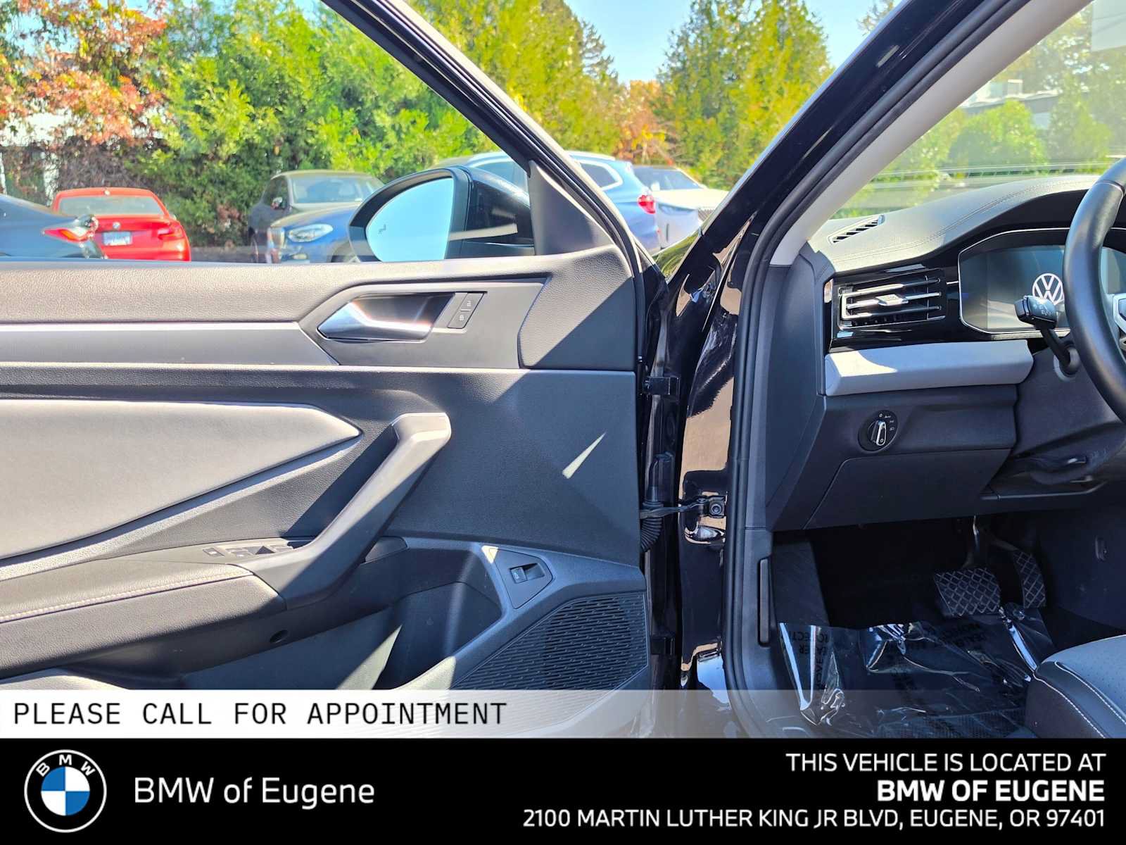 Used 2025 Volkswagen Jetta SE FWD image 23