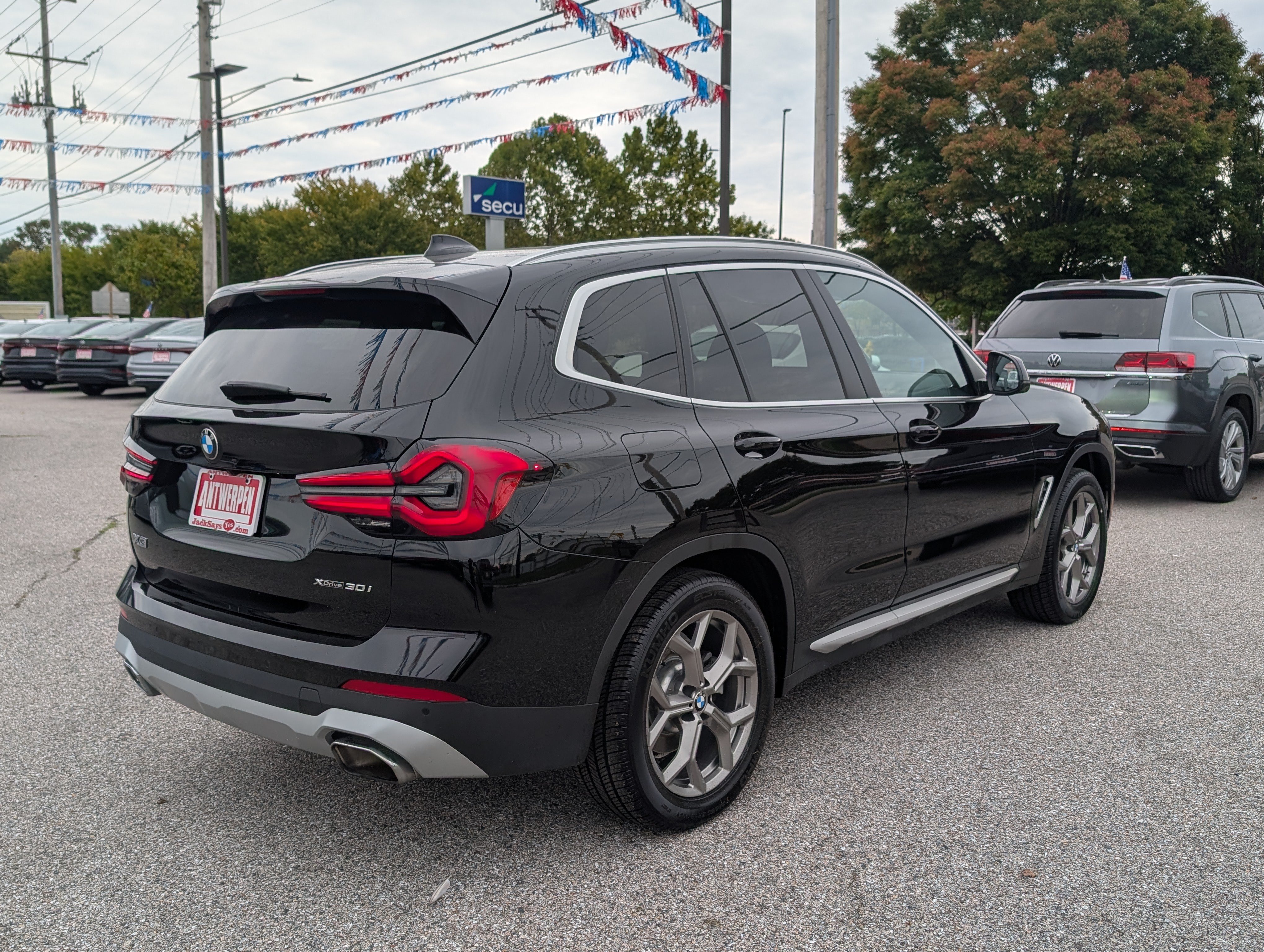 Used 2024 BMW X3 xDrive30i w/ Premium Package AWD/4WD image 3