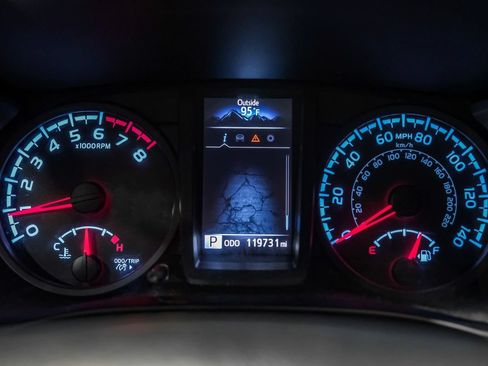 Used 2018 Toyota Tacoma SR w/ SR Convenience Package AWD/4WD image 18