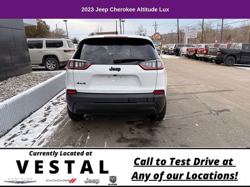 Used 2023 Jeep Cherokee Altitude Lux image 8