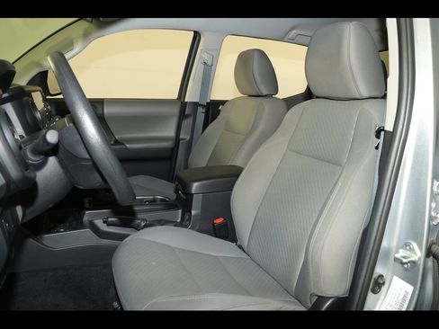 Used 2022 Toyota Tacoma SR image 3