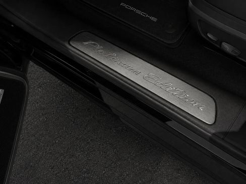 Used 2023 Porsche Panamera image 13