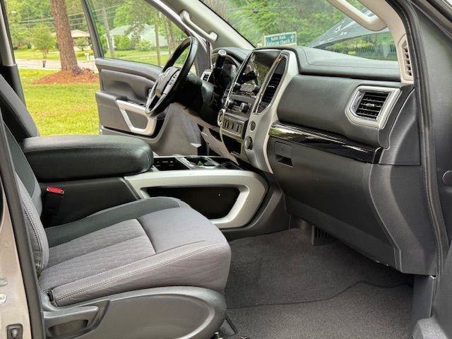 Used 2021 Nissan Titan SV w/ SV Convenience Package RWD image 7