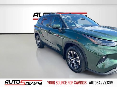 Used 2023 Toyota Highlander XLE w/ Protection Package #3 (TMS) FWD image 1