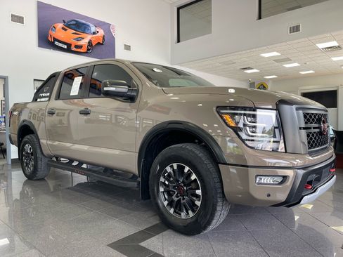 Used 2023 Nissan Titan PRO-4X w/ Pro-4x Convenience Package AWD/4WD image 7